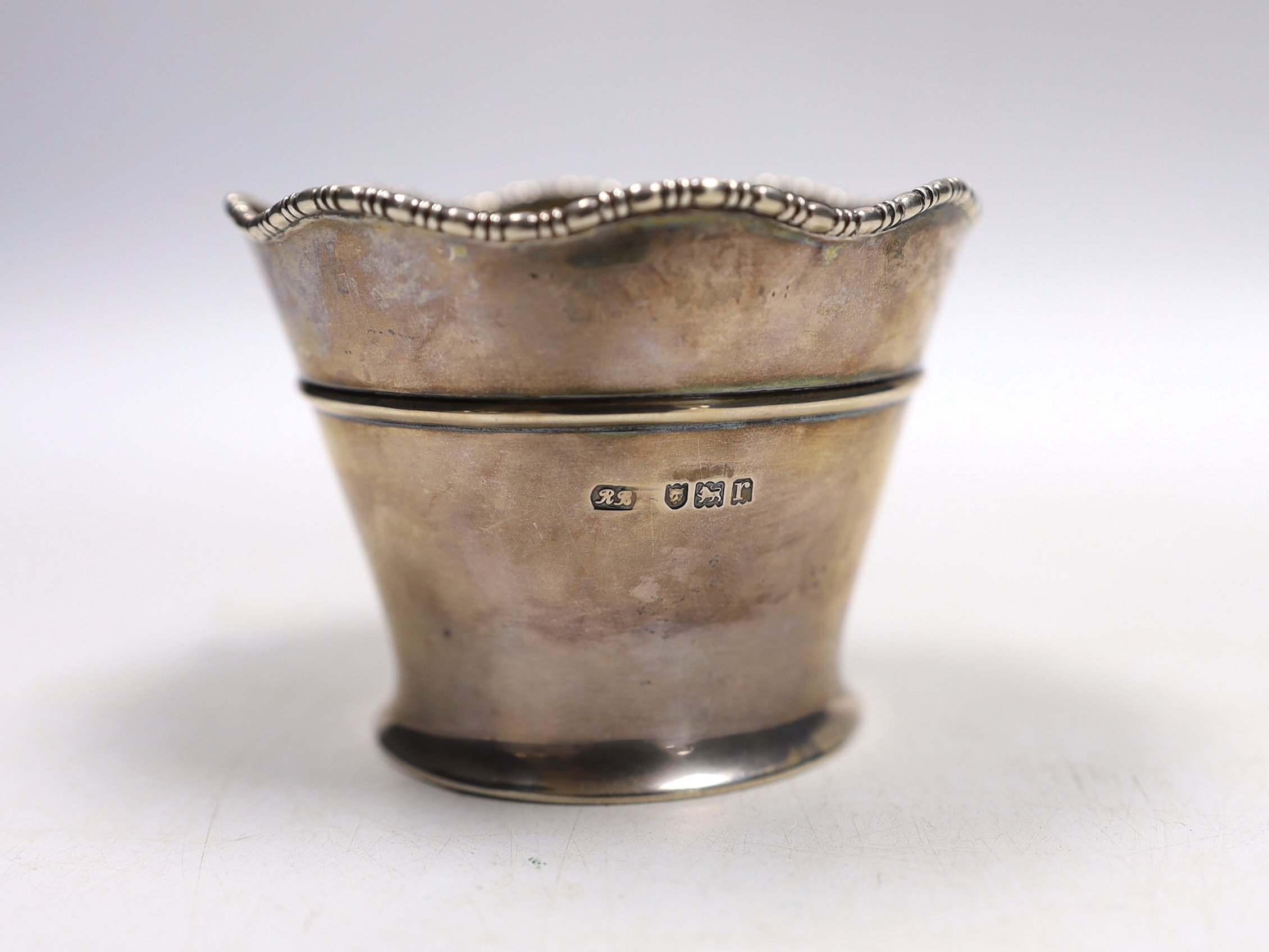 Sundry small silver including an Asprey silver cigarette case, 12.7cm, napkin ring, trinket box, pair of salts, vesta, small vase and a cheroot holder case, together with a plated napkin ring.